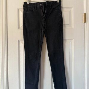 Black American Eagle Super High-Rise Jegging, size 6 regular